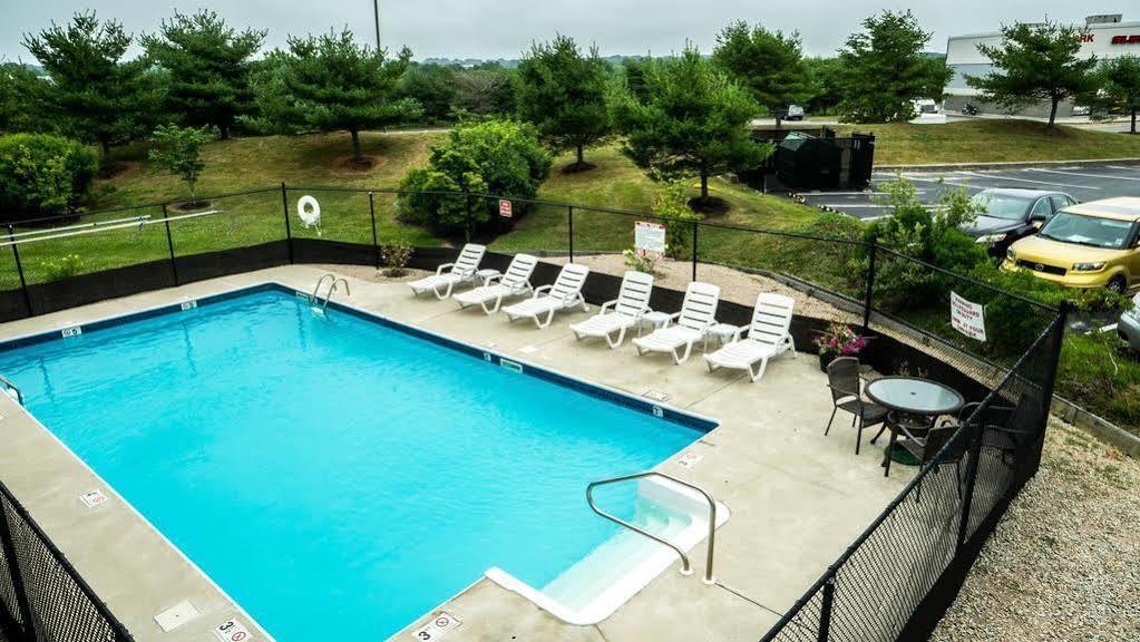 Red Roof Inn & Suites Newport - Middletown, Ri Exterior foto